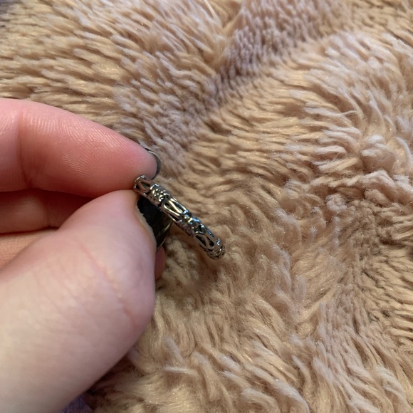 Silver ring - Picture 2 of 6